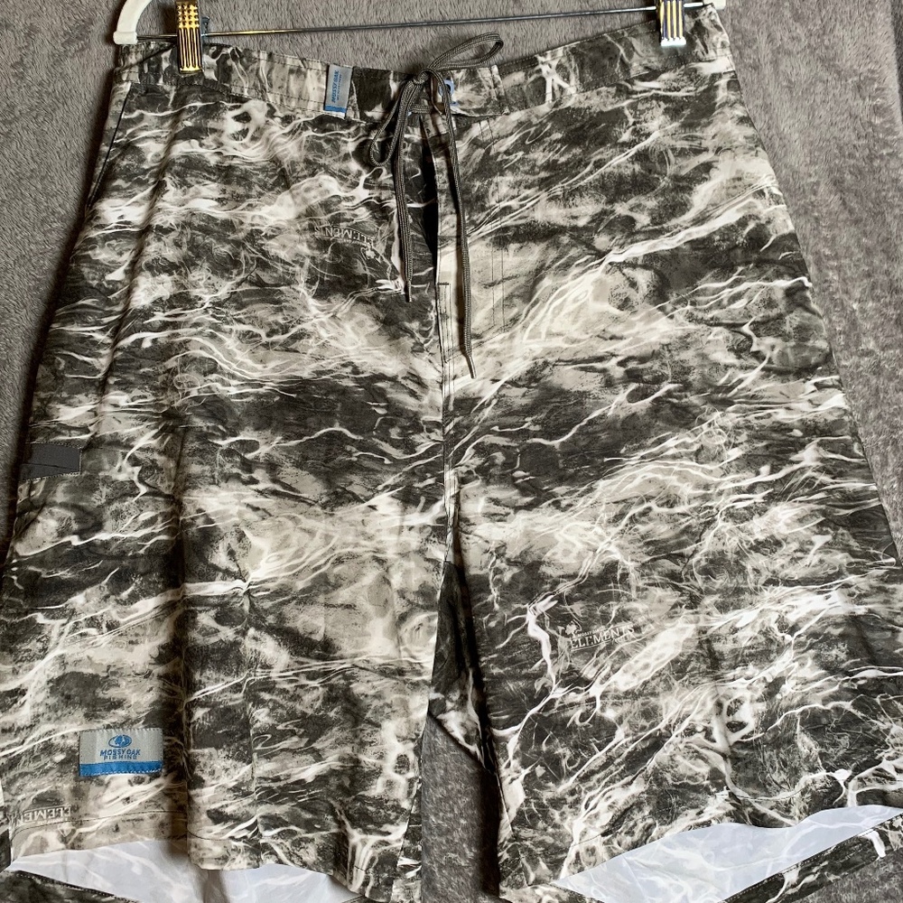 Mossy Oak Fishing green/grey camoish colored board dry fit shorts size 2xl